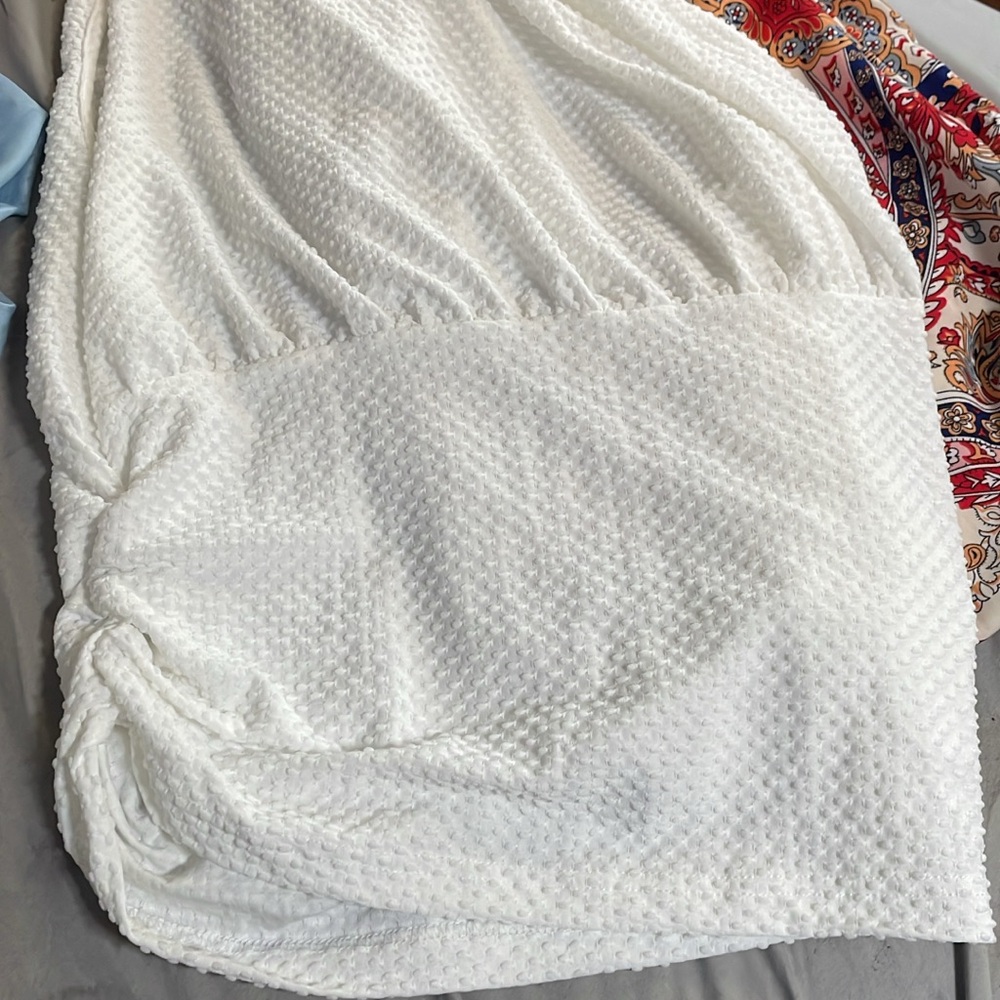 2X White Textured One-Shoulder Tank